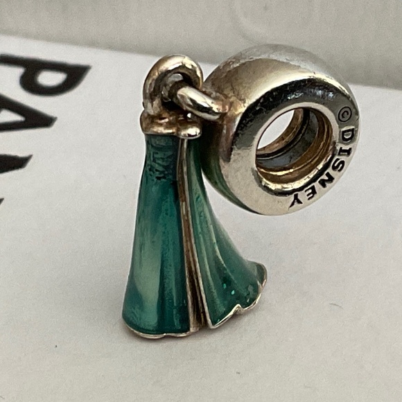 Pandora Elsa’s Dress Disney Charm 👗 - Picture 3 of 6